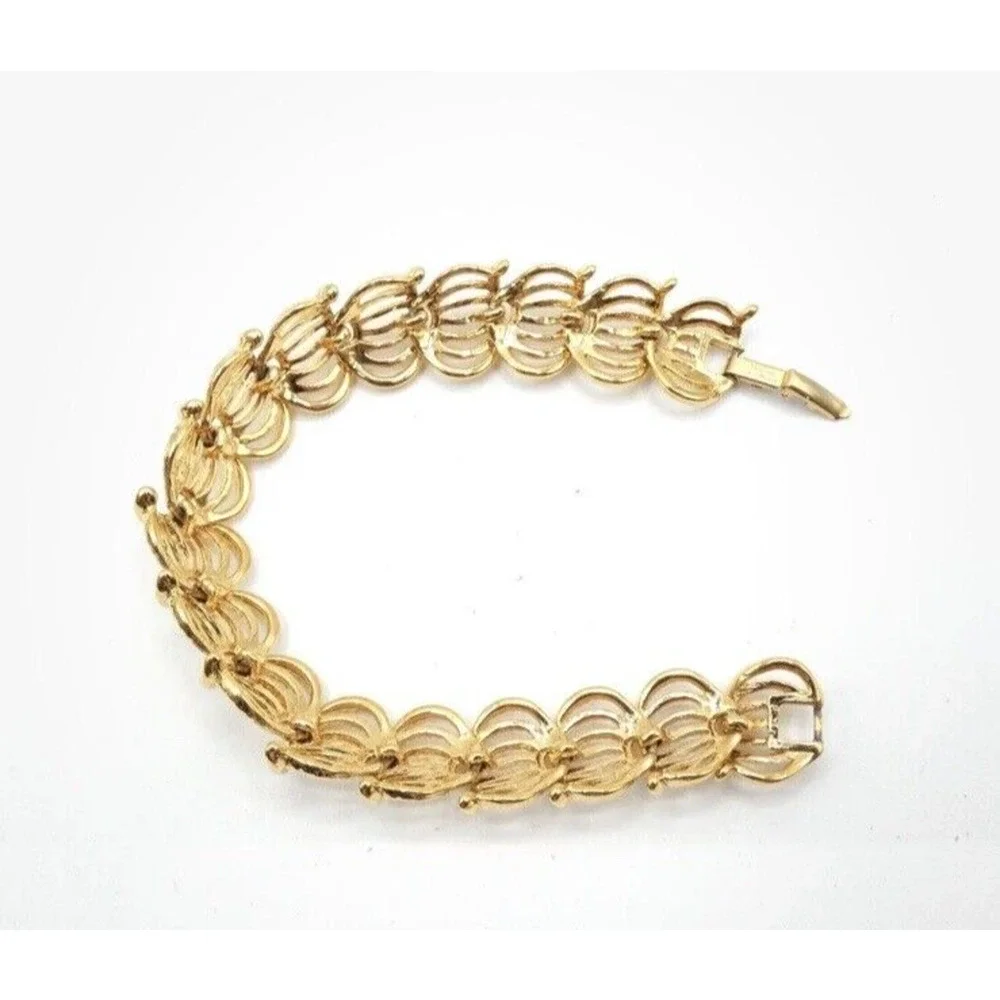 Vintage Napier Bracelet Goldtone Filigree Panel Ornate Elegant Rope Texture